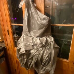 Vera Wand white one shoulder dress gray 10